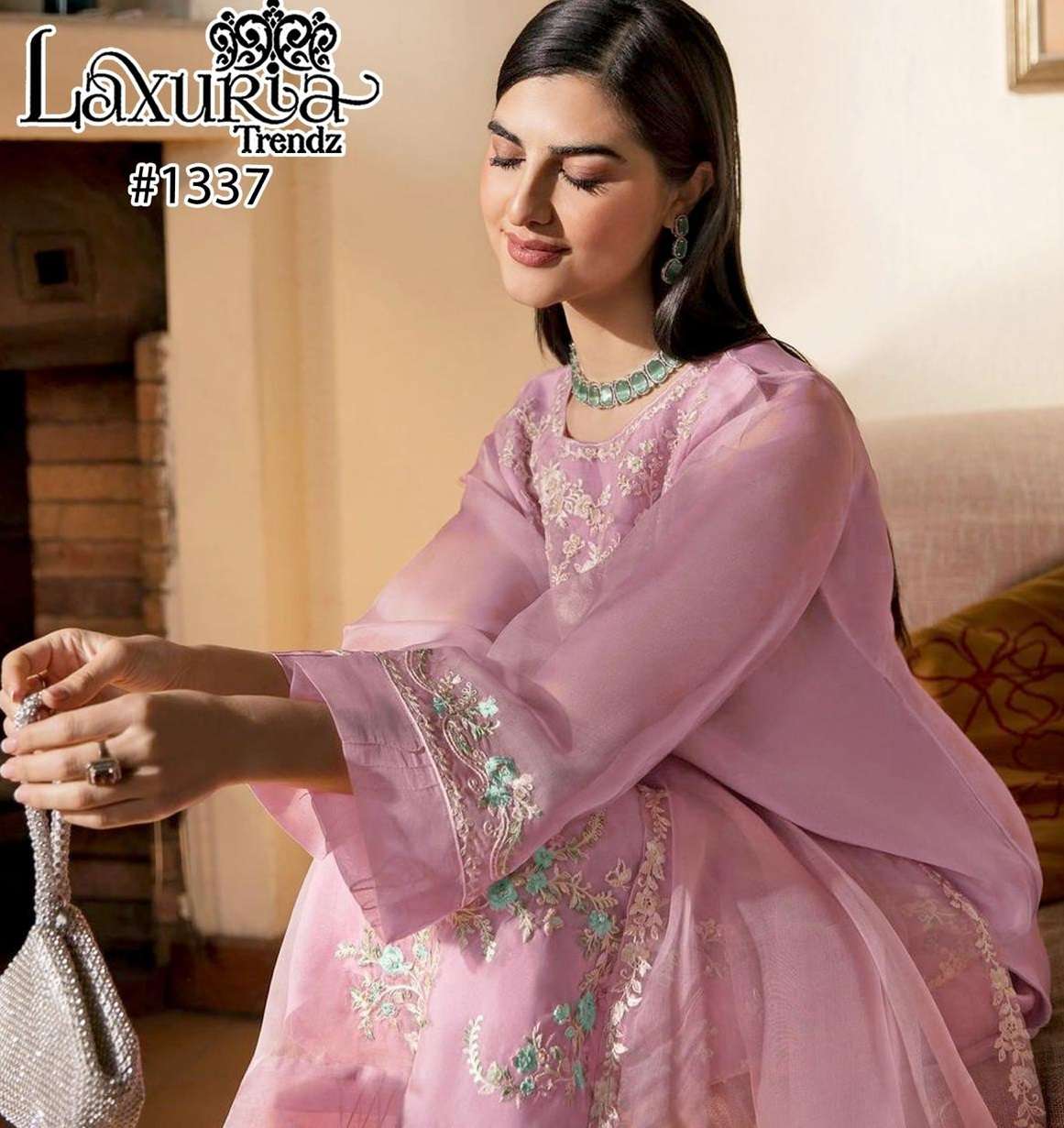  D No 1337 by Laxuria Trends